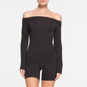 SKIMS Fits Everybody Picot Off the Shoulder Onesie - Onyx